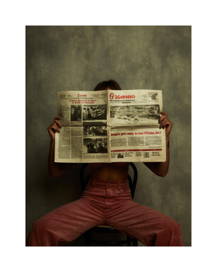 Havana headlines by artist rami hanna in size 40x50 cm. Affordable art sold in open edition.