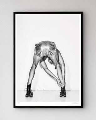 The artwork Butty mounted in our high-quality wooden frame in black.